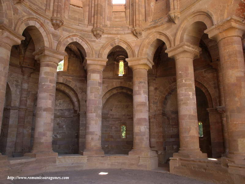 DETALLE DE LAS PILASTRAS-COLUMNA DEL BSIDE CENTRAL